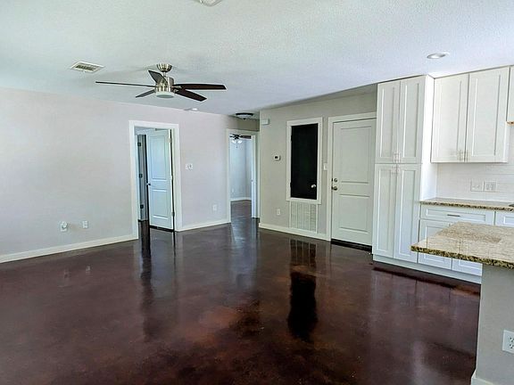 4th image of 11103 Elm St