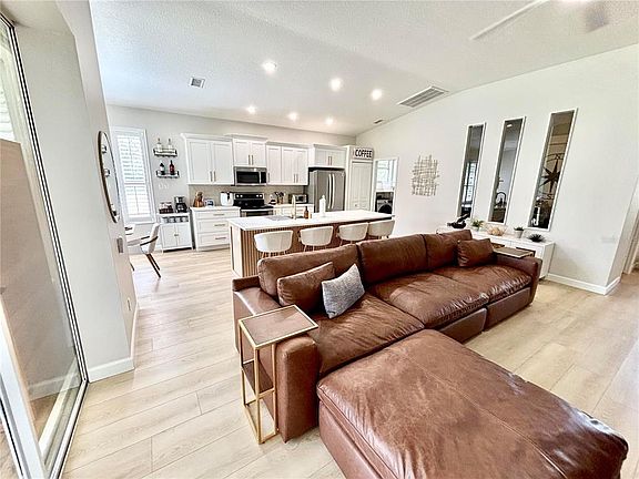 3rd image of 8495 Idlewood Ct