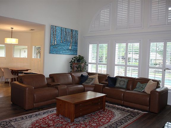 3rd image of 1901 Edgewater Dr