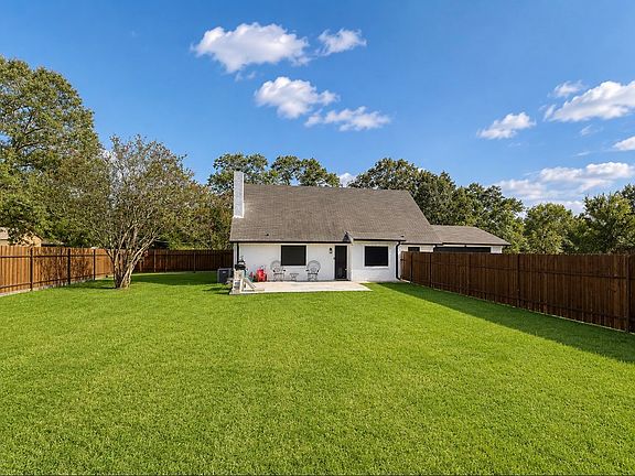 3rd image of 519 Clearwater Rd
