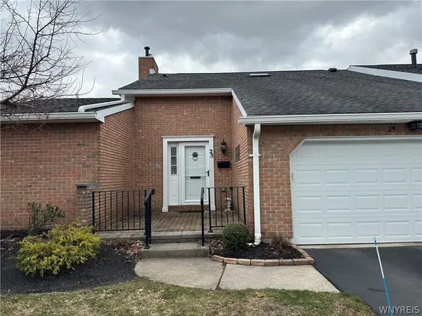 25 Wellington Ct, Amherst, NY 14221
