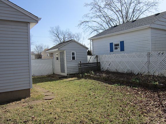 2nd view back yard