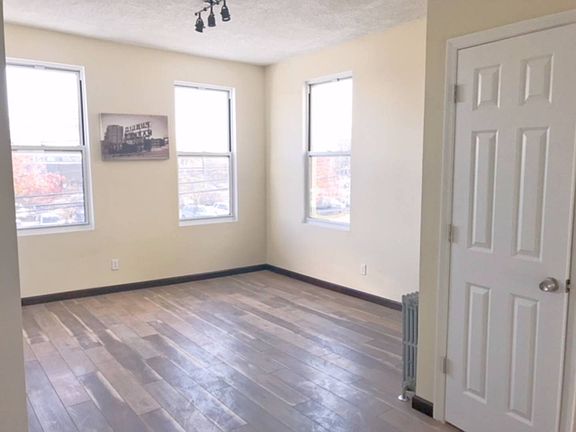 2nd image of 388 Bay St Fl 2