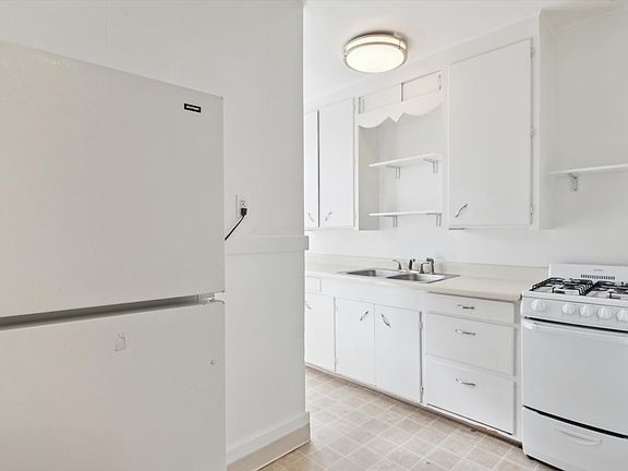 4th image of 1030 N Pearl St APT 8