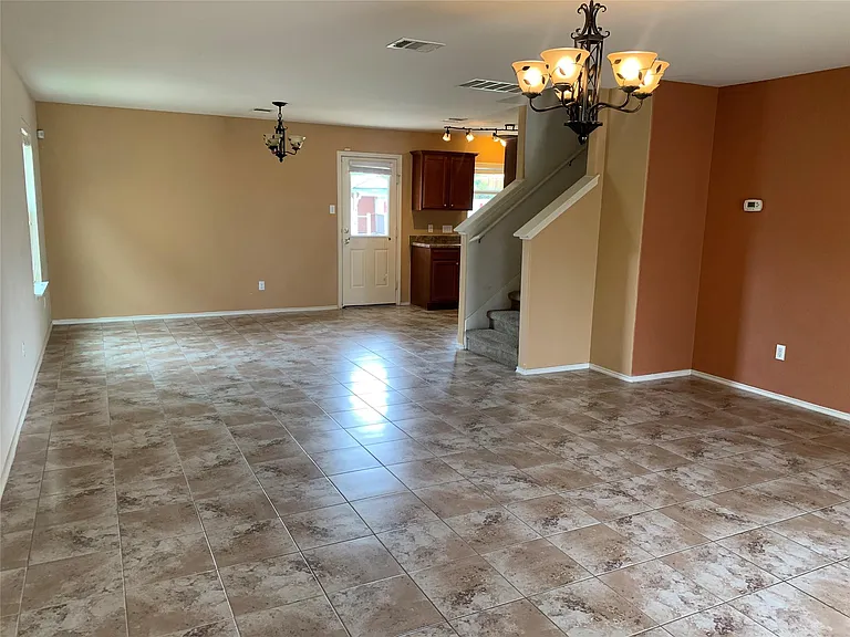 18317 Great Falls Dr — Photo 3