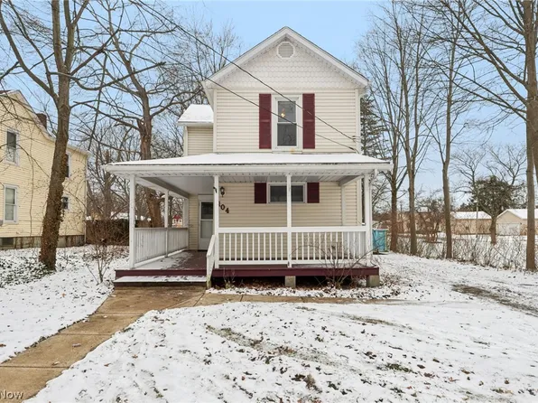 104 S Cedar St, Geneva, OH 44041