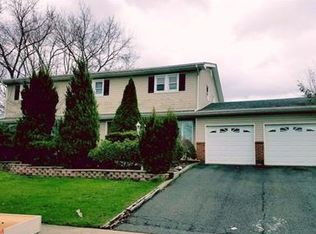 31 Chelsea Dr, Old Bridge, NJ 08857