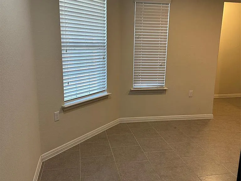 410 Holiday Creek Ln — Photo 9
