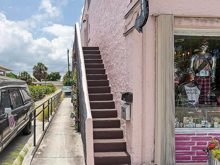 521 N Dixie Hwy — Photo 4