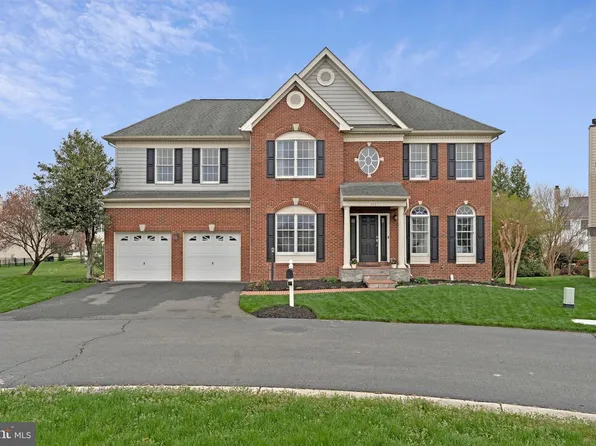 42671 Leaflet Ln, Chantilly, VA 20152