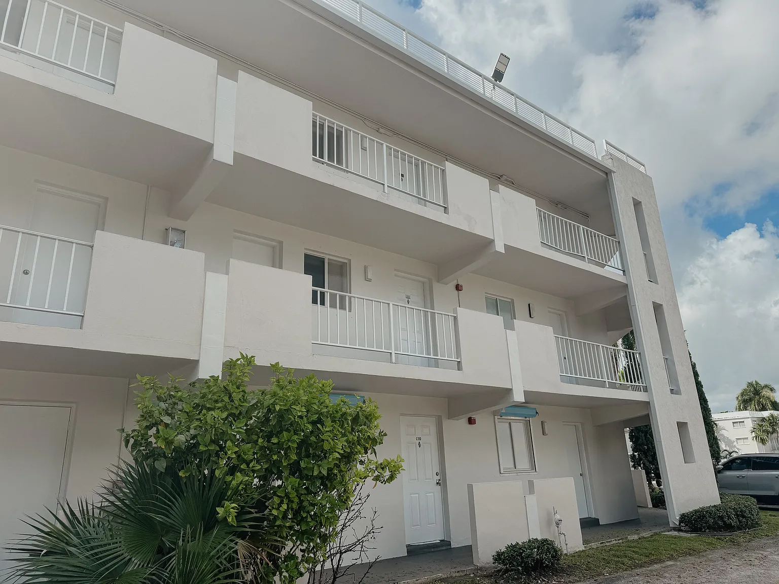 2 bed, 863 sqft, $2,600 — Photo 2