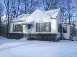 7729 Akron Rd, Lockport, NY 14094