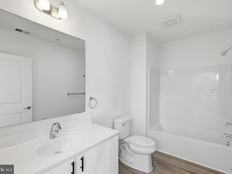 915 N Broad St #604 — Photo 12