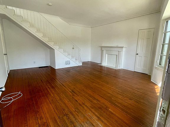 4th image of 5905 W 8th St
