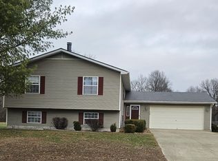 4412 Woodglen Ln, Mount Vernon, IL 62864