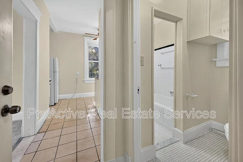 1 bed, 1.0 bath, 700 sqft, $1,300 — Photo 4