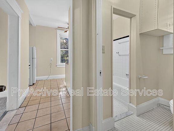 4th image of 833 Baldwin Ave #3