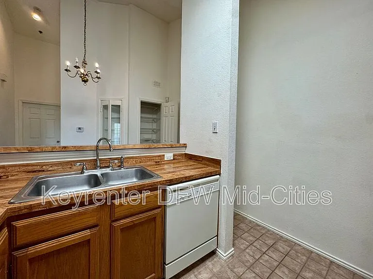 4800 W Lovers Ln #224 — Photo 10