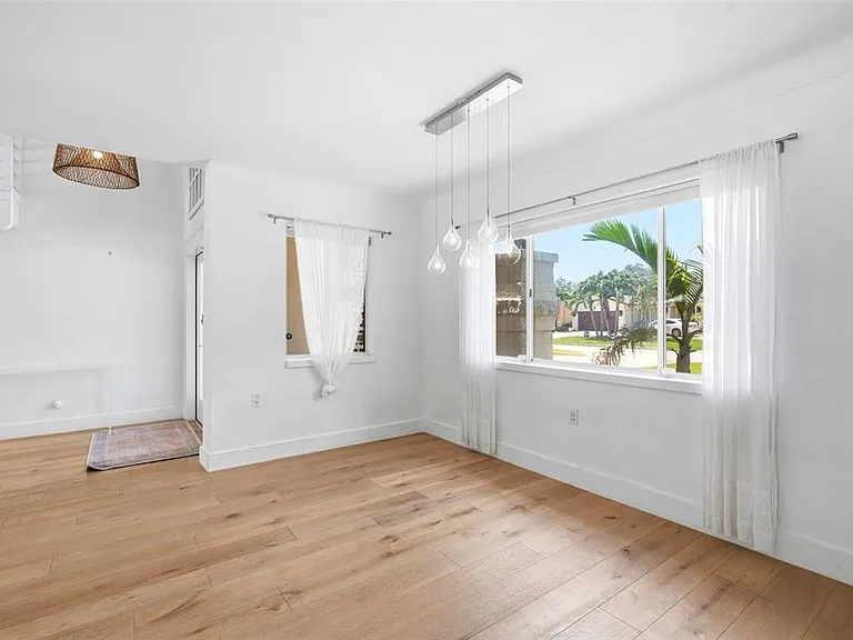 141 Giralda Blvd NE — Photo 14