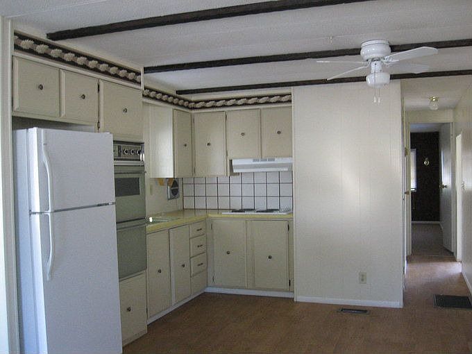 2nd image of 13228 Grape Ave