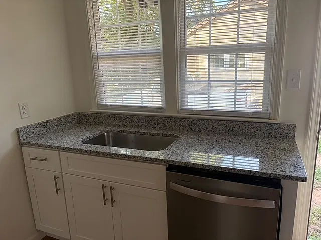 3 bed, $1,400 — Photo 4