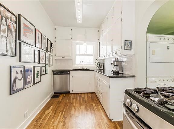 4th image of 4017 Charlotte St