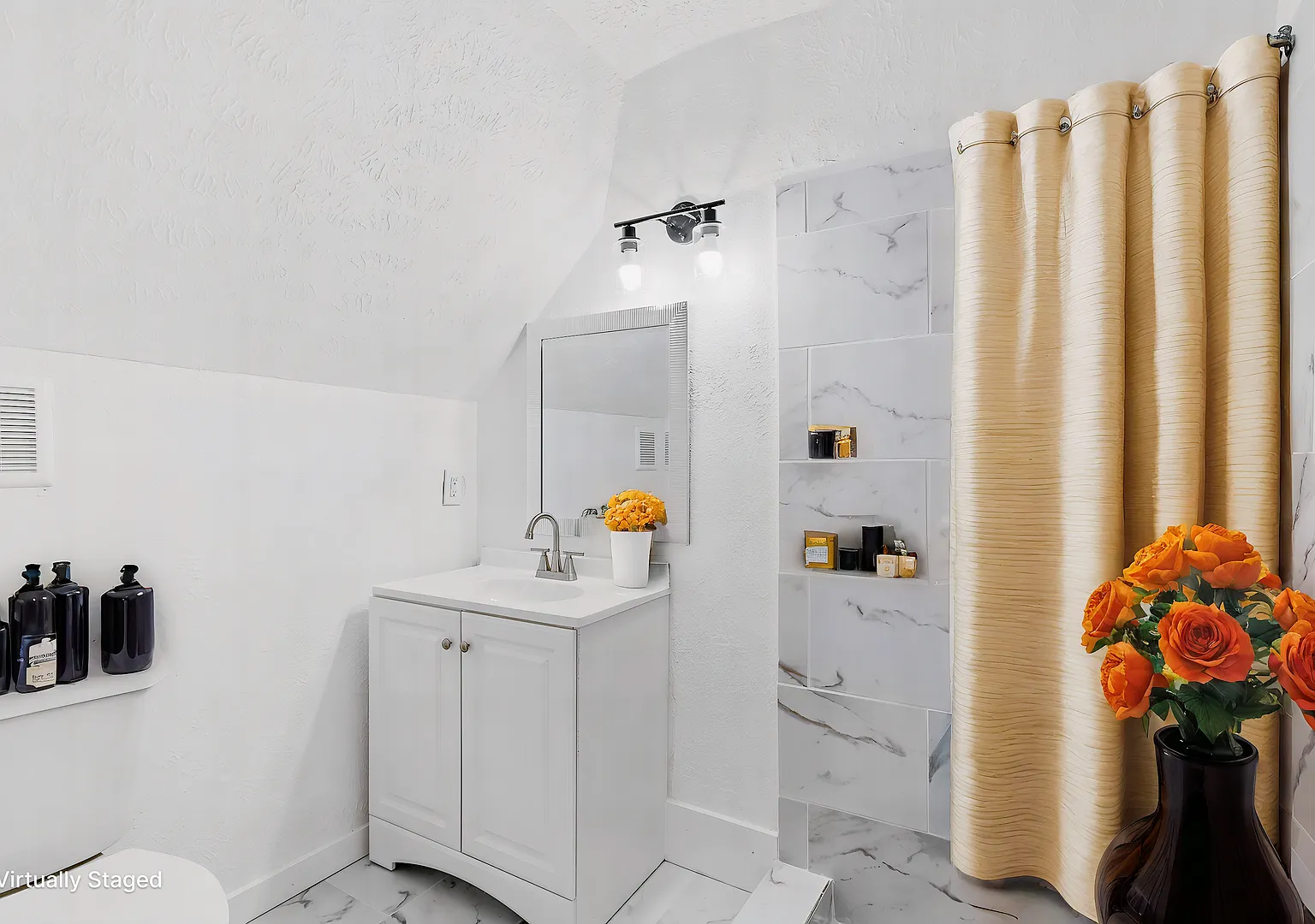 Cozy Renovated 3-Bedroom Duplex Apartment in Sherman — Photo 4