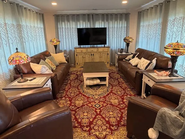 1570 Overlook Dr, Saint Leonard, MD 20685