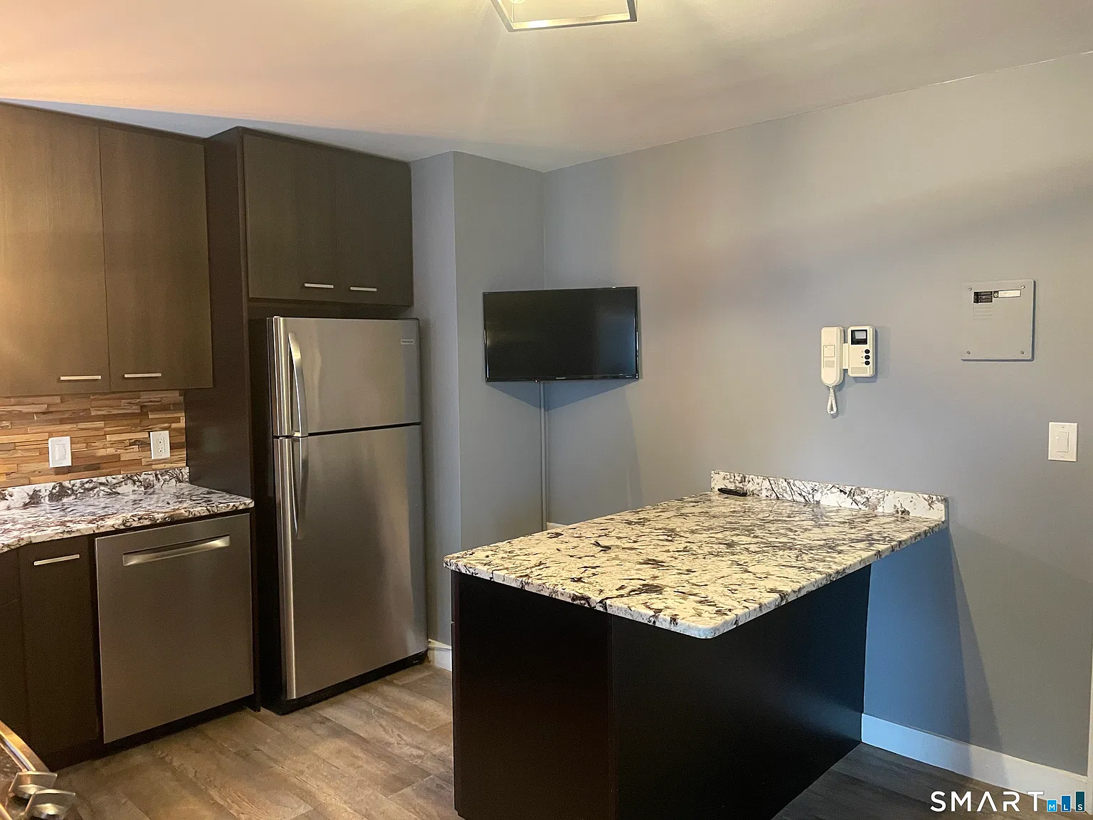 1 bed, 1.0 bath, 1160 sqft, $2,500 — Photo 1