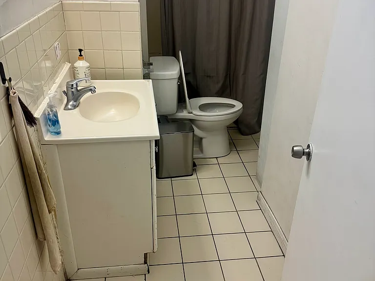 817 W 30th St #251 — Photo 5