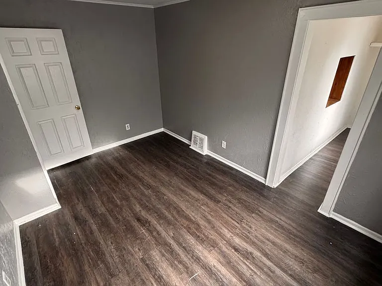 1827 Frances Ave — Photo 5