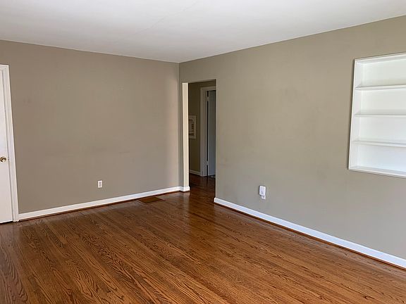 4th image of 2713 Lakeside Dr
