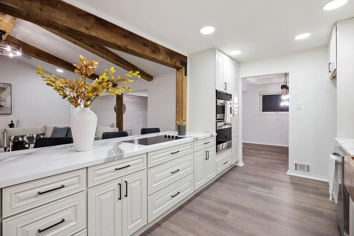 4 bed, 2.5 bath, 2496 sqft, $4,500 — Photo 2