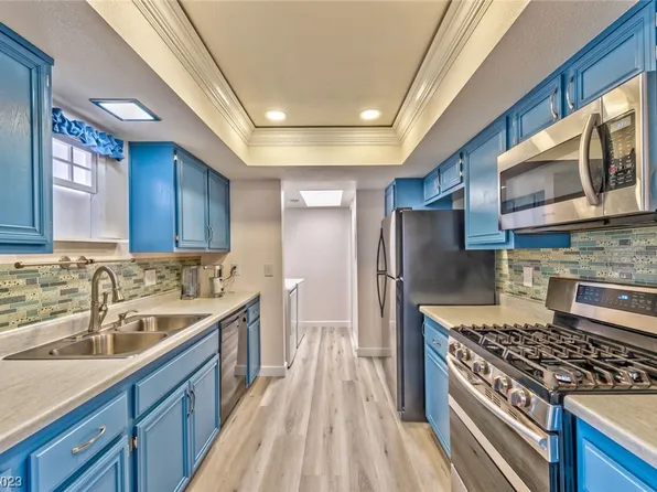 2121 Pine Breeze Ln, Las Vegas, NV 89119