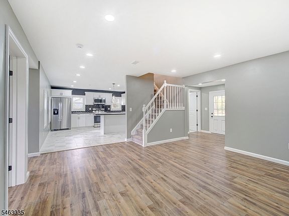 4th image of 17 Lock St