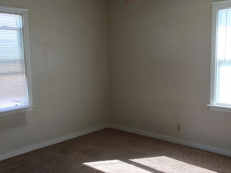 10327 Linden Ave — Photo 7