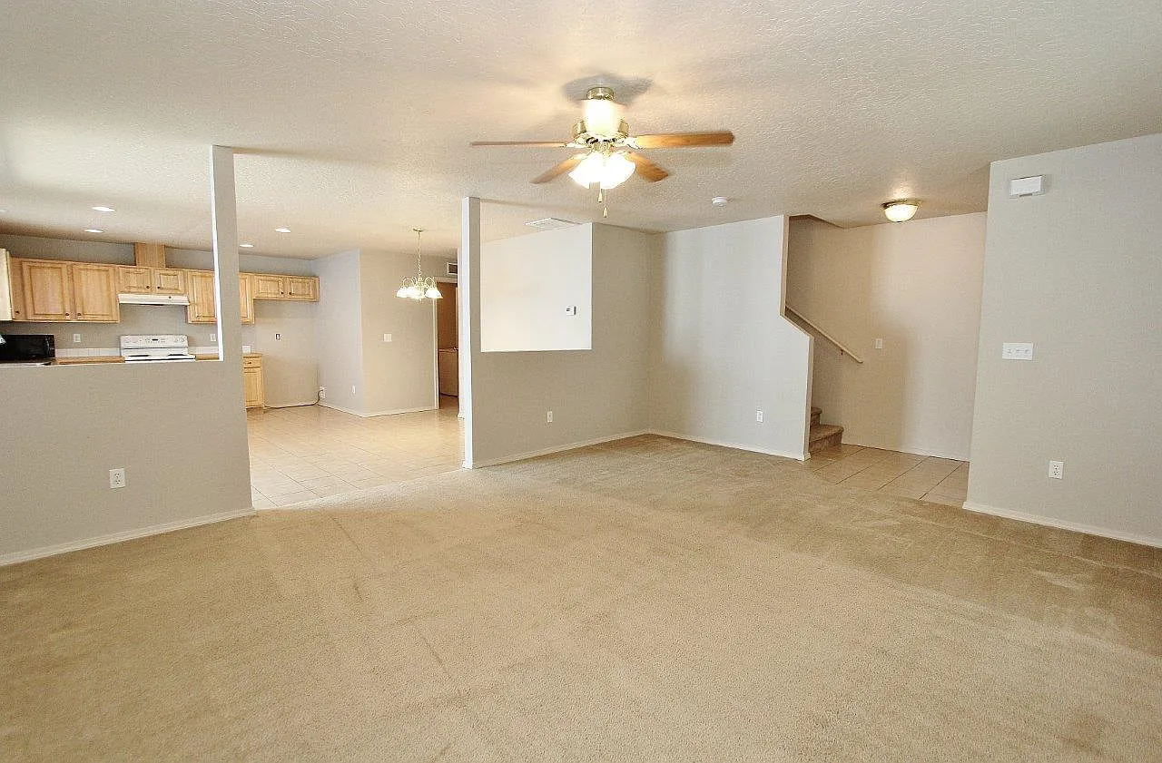 3 bed, 2.5 bath, 2064 sqft, $2,350 — Photo 3