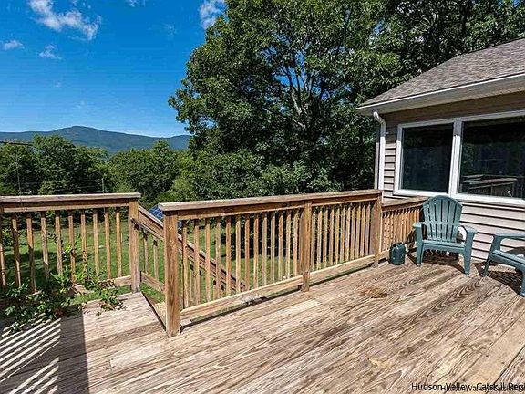 3rd image of 223 Echo Hill Ct