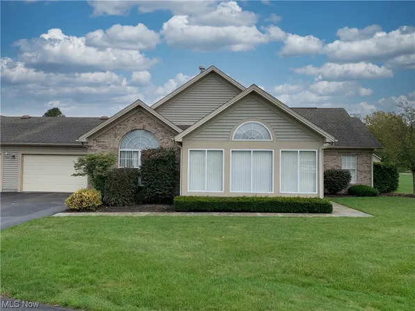 2202 Willow Brook Dr NE, Warren, OH 44483