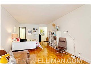 3rd image of 25 Minetta Ln APT 3K