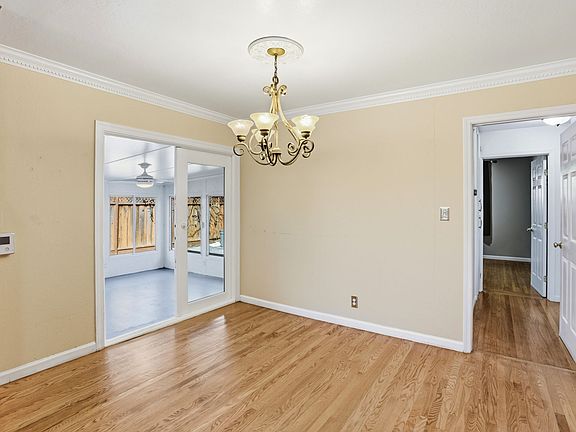 5th image of 933 Barstow Ct
