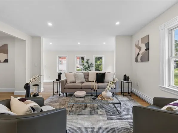 6 Hillside Ave, Woburn, MA 01801