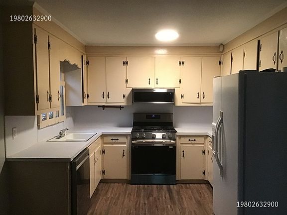 3rd image of 418 Sherman St