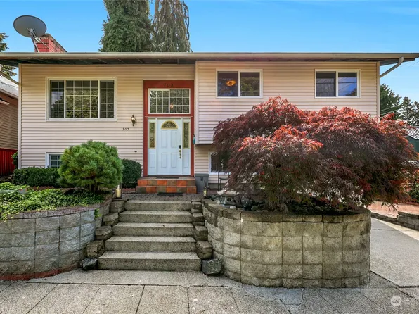 703 N 75th Street, Seattle, WA 98103