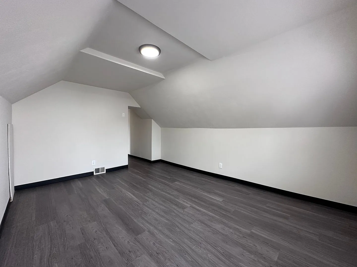 640 Oak St Duplex — Photo 2