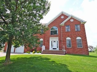 16 Bloomfield Rd, Manalapan, NJ 07726