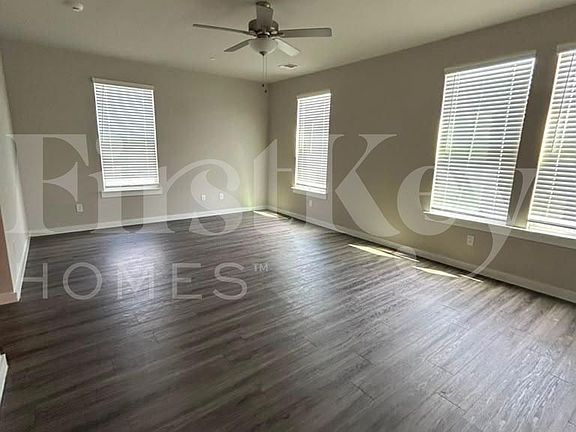 5th image of 313 N Centro Cir