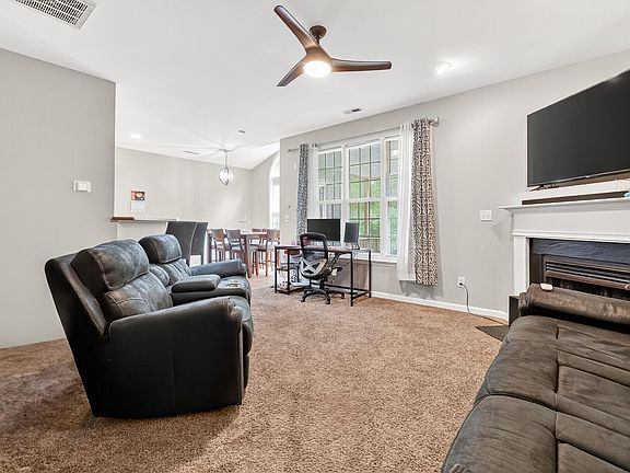 3rd image of 629 Woodson Dr