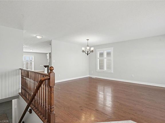 4th image of 45 Helen Dr E
