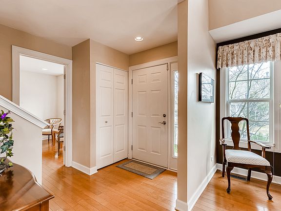 2nd image of 271 W Fairview Cir
